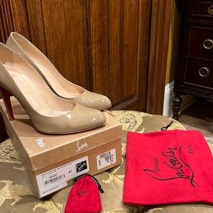 Excellent Condition and Authentic Louboutin Camel Patent Leather Size 41